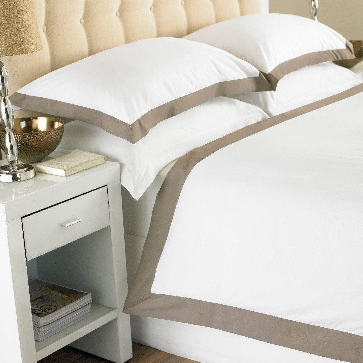 Contrast Border Bedding Sets